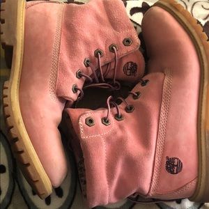 Pink timberlands, pink like design on the inside!